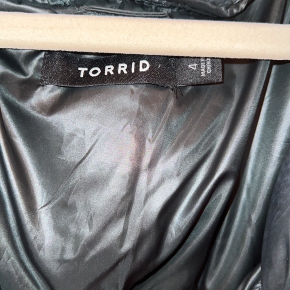 Torrid puffer jacket size 4 - Picture 2 of 4